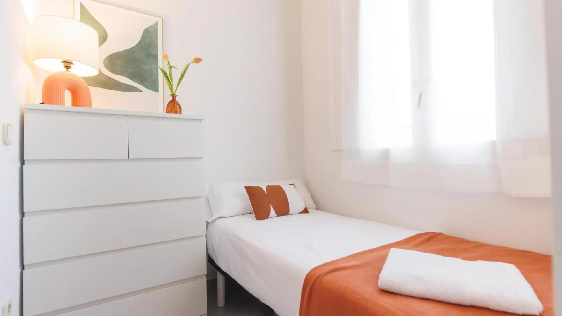 Bravissimo Fellini Studio Girona 0*,  Spain